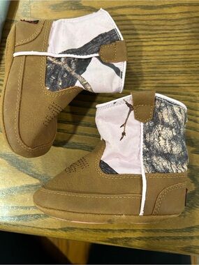 Pink Camo Infant Western Booties by Blazin Roxx